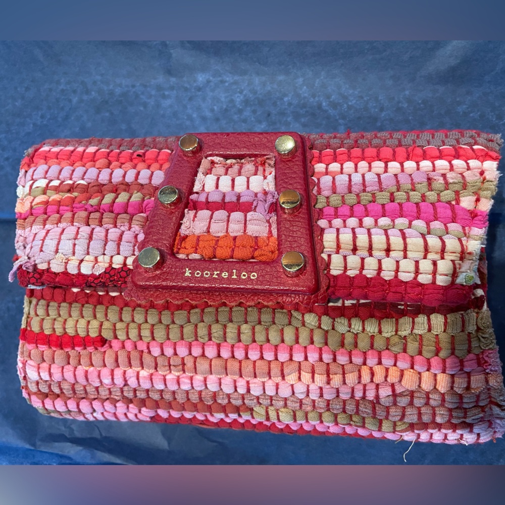 Kooreloo woven clutch